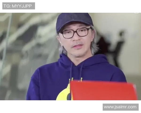 《从草根到巨星：揭示足球传奇人物背后的奋斗与荣耀》