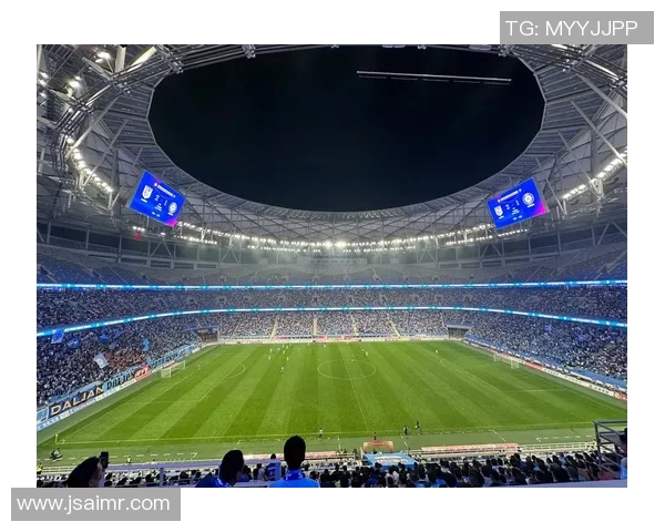 中国足球男球星抖音视频热议:训练生活幕后曝光与球场精彩瞬间回顾 中国足球男球星抖音视频热议:训练生活幕后曝光与球场精彩瞬间回顾