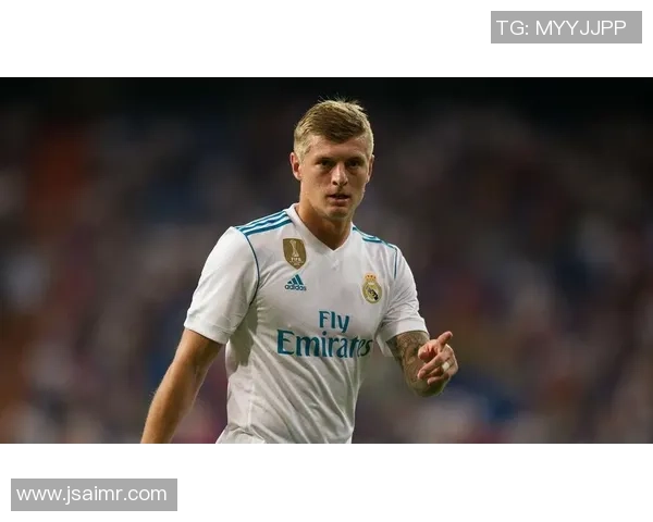 克罗斯亲笔签名限量版足球海报独特珍藏版展现世界级球星风采 克罗斯亲笔签名限量版足球海报独特珍藏版展现世界级球星风采