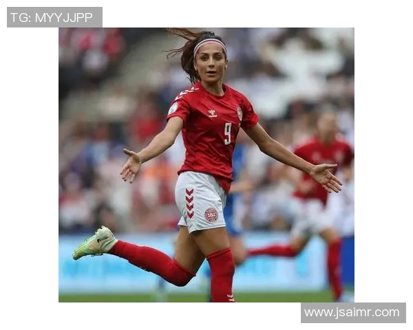 女足球星身上纹身图案背后的故事与个性展现引发热议