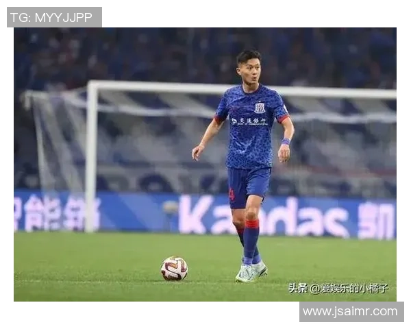 现役足球球星颜值与实力兼具展现绿茵场上的帅气风采