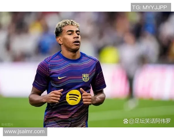 球星身着经典足球服展现绿茵激情与运动之美