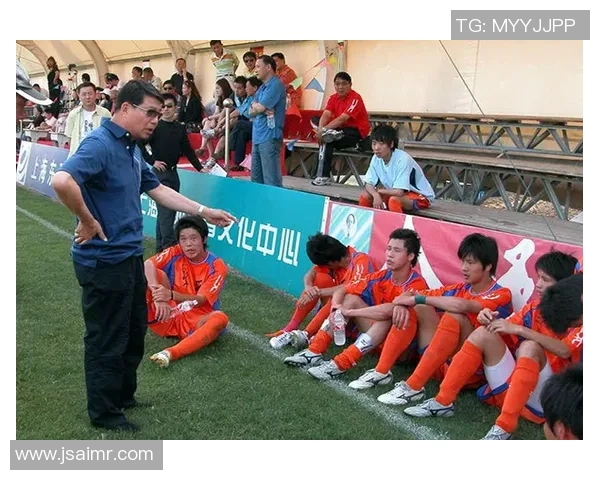 足球巨星携手爱犬展温情 大狗陪伴见证绿茵场外精彩人生