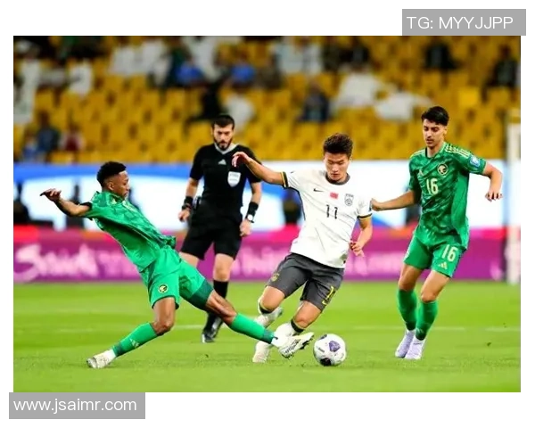 足球星空台：聚焦全球赛事精彩瞬间 揭秘球星背后的奋斗与荣耀